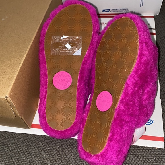 UGG - Picture 6 of 8